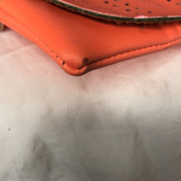 AMERICAN EAGLE OUTFITTERS bright fluorescent Orange clutch bag. - Picture 8 of 10